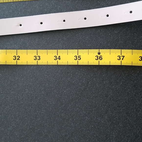 Valentino Medium Baby Soave Leather Belt, Color Rose - Picture 9 of 11